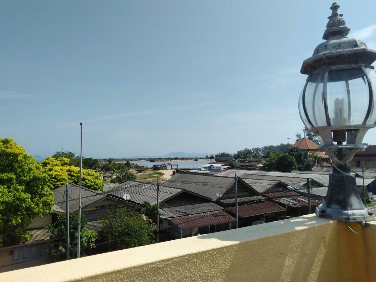 Rumah Hentian Ayah Hotel Kampung Kuala Besut Exterior photo