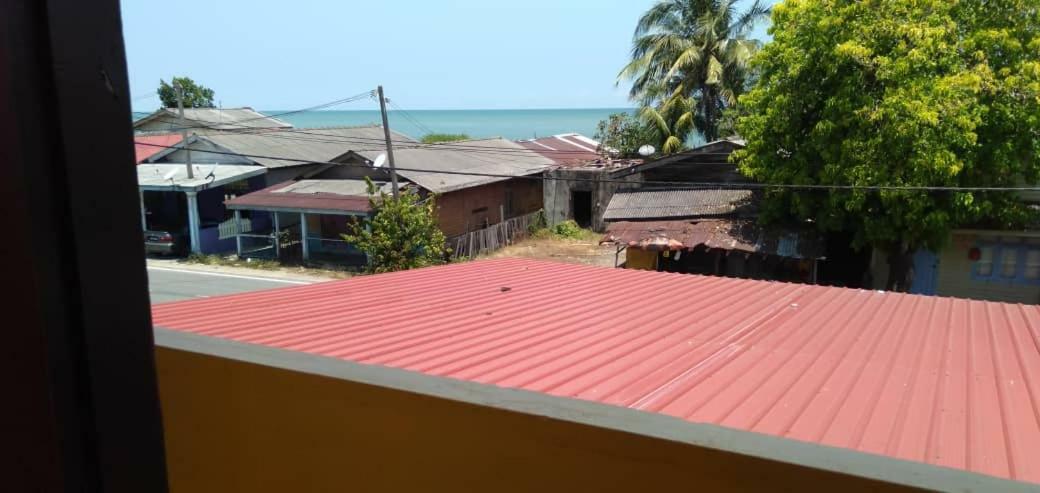 Rumah Hentian Ayah Hotel Kampung Kuala Besut Exterior photo